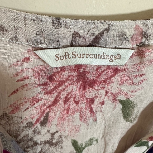 Soft surroundings floral sheer art to wear blouse size small? - Picture 6 of 10